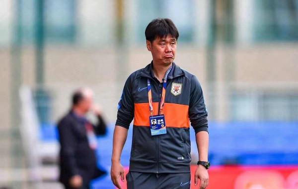 國足4訊息！李鐵口無遮攔，泰山將成國足大戶，日本前鋒受傷