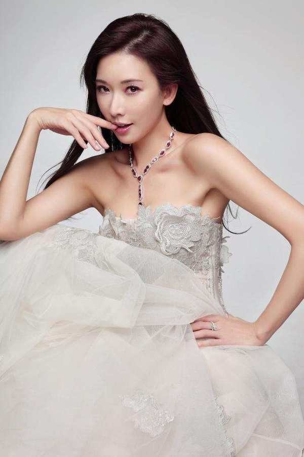 “青島小夥”黃渤,獨愛醜妻24年,林志玲、舒淇都要靠邊站 “青島小夥”黃渤,獨愛醜妻24年,林志玲、舒淇都要靠邊站