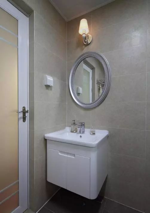 老公堅持窮裝修，牆面只刷白牆就入住，完工後全家人都很滿意