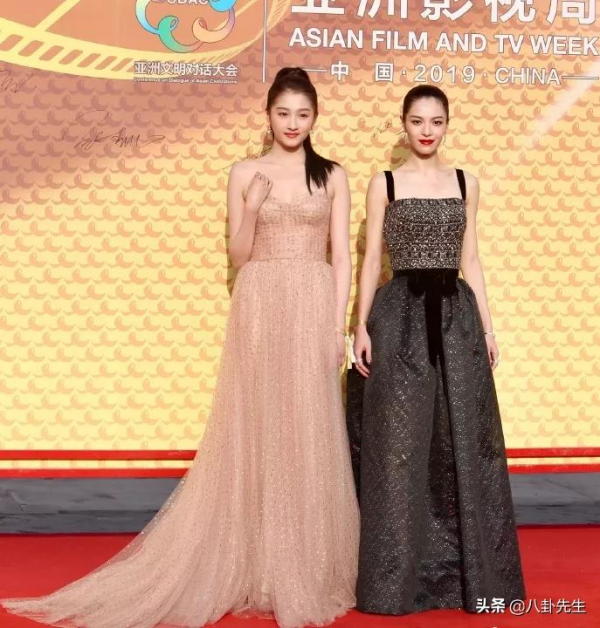 P圖前後差別大的6位明星:張萌判若兩人,關曉彤圓臉變V臉 P圖前後差別大的6位明星:張萌判若兩人,關曉彤圓臉變V臉