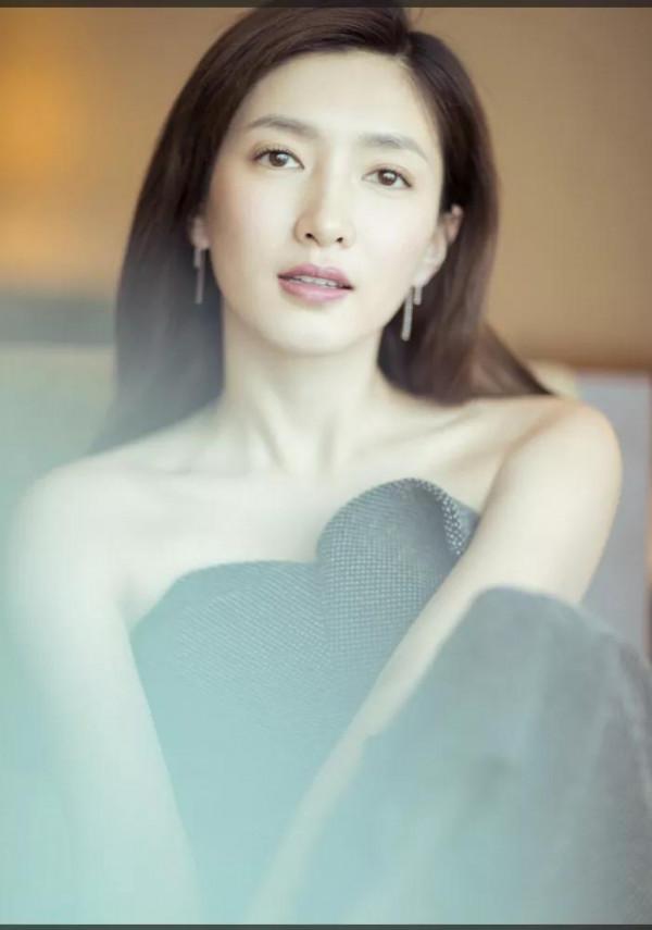 江疏影高學歷高顏值高身材，三高美到了巔峰