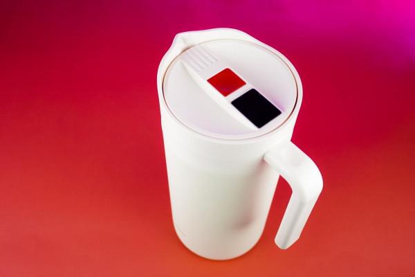 溫度數顯,全效保溫,讓冬天喝水不再冷冰冰 溫度數顯,全效保溫,讓冬天喝水不再冷冰冰