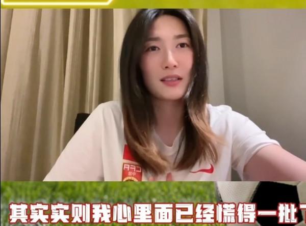 楊莉娜回顧半決賽點球大戰：看著我挺穩，實際上心裡面慌得一批