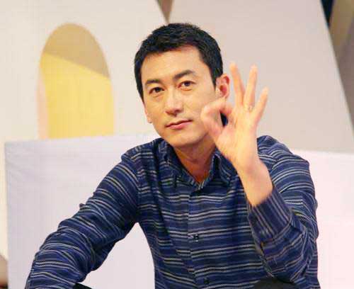 魯健牽手鄭天亮：同一屋簷下分居背後的辛酸與溫情