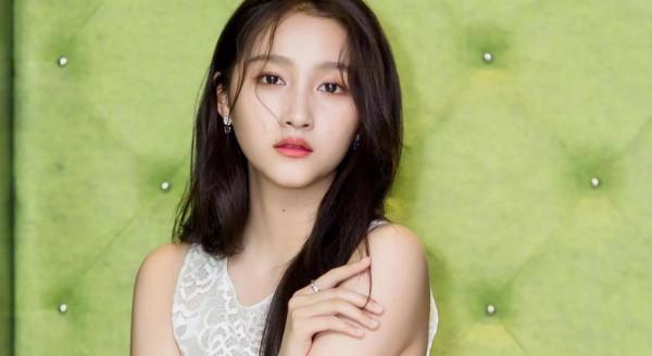 關曉彤,是集美貌、身材、才藝於一身的完美女子,是四小花旦之一 關曉彤,是集美貌、身材、才藝於一身的完美女子,是四小花旦之一