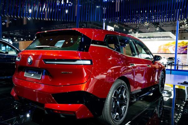 寶馬首款純電SUV,豪華與科技並存,前臉設計彪悍但暗藏玄機? 寶馬首款純電SUV,豪華與科技並存,前臉設計彪悍但暗藏玄機?