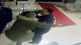 女子iPhone 13掉落網約車上，被司機關機，開啟定位功能成功找回