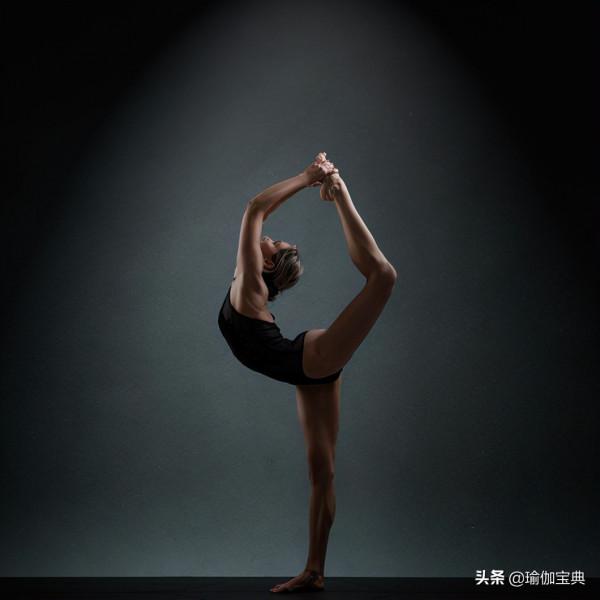 輕鬆+溫和的芭蕾瑜伽練習 你只需要一把椅子即可！塑造出細長肌肉