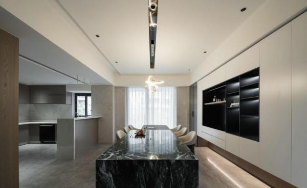 她拒絕斷舍離，將240㎡大宅打滿櫃子，完工後才知道有多實用