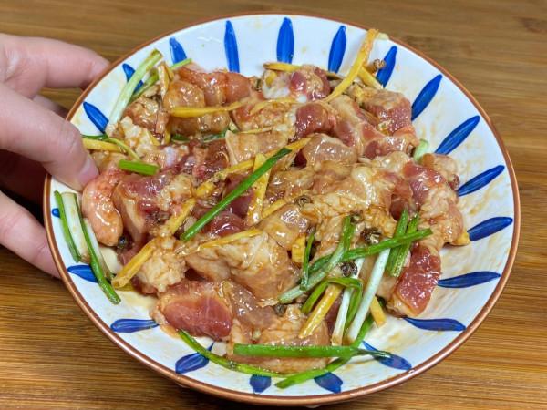 快過年了，教你川味炸酥肉的傳統方法，外酥裡嫩，好吃不回軟