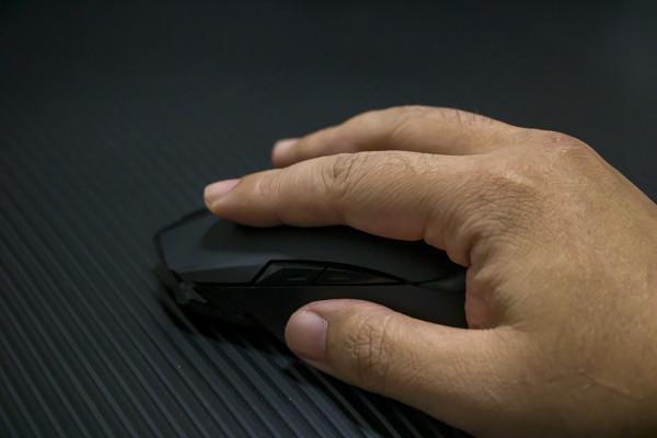 三模入門無線滑鼠最佳選擇——侍從RS3無線遊戲滑鼠