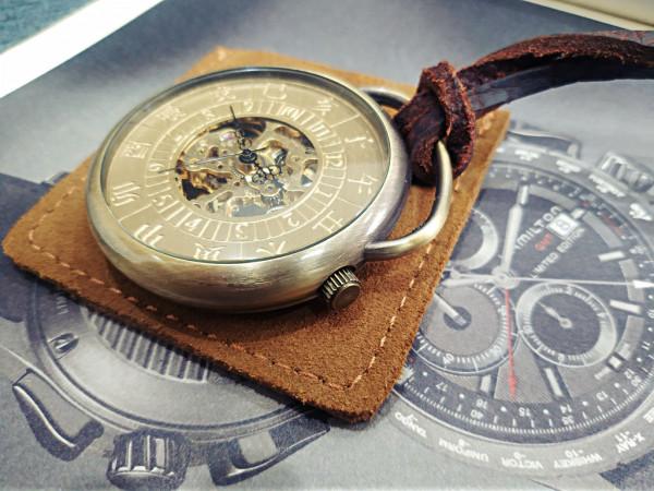 雍也十二時辰故宮日晷懷錶,雕花的機芯記錄的是把玩時光體驗 雍也十二時辰故宮日晷懷錶,雕花的機芯記錄的是把玩時光體驗