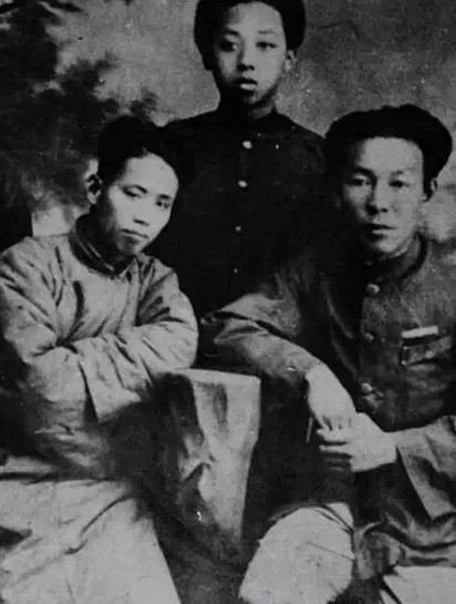 1951年，黑龍江省委派人到河南，找到一小夥說道：你父親是楊靖宇