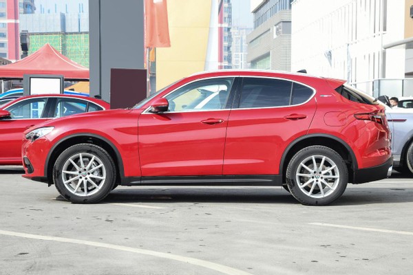 小眾又個性的一款中型SUV，Stelvio煥新升級