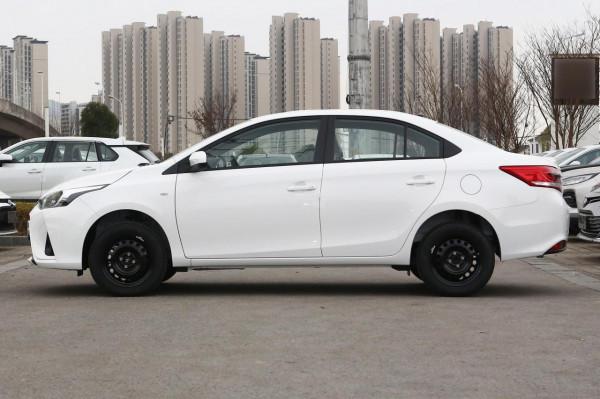 試駕2022款YARiS L 致享，價效比高，燃油經濟