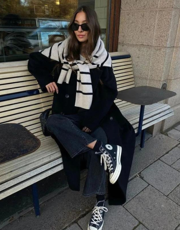 王琳比年輕人還會穿，大衣配9分褲顯瘦保暖，大媽們該學學