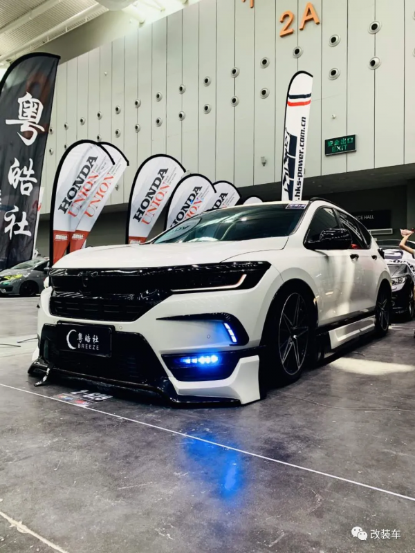 再加10萬塊本田皓影也很帥，自己開模做套件玩姿態