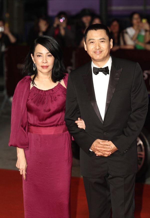 香港10對丁克明星夫妻，各有各的故事，有2男星揹著老婆有了孩子