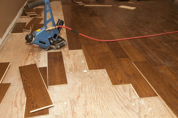 美觀與耐用並重，謹記地板九大鋪貼要點，地板施工更順利