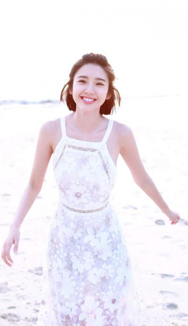 唐藝昕時尚穿搭太少女了 影迷們覺得她演技如何可評論關注轉發收藏 唐藝昕時尚穿搭太少女了 影迷們覺得她演技如何可評論關注轉發收藏