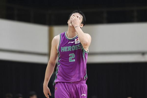 體壇聯播｜單週90例陽性英超不停擺，餘依婷破混合泳紀錄