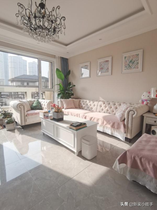 她家最頂層上下兩層的新房，很有空間感，露天陽臺做花園真羨慕