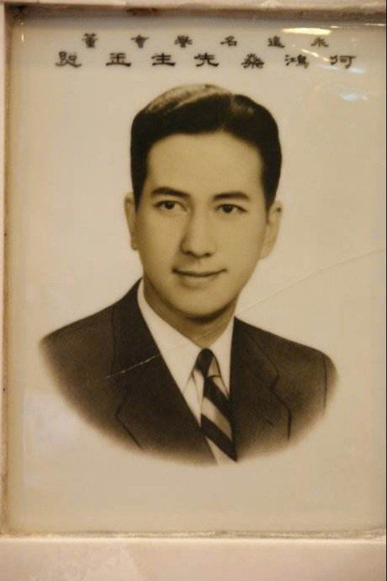 藍瓊纓的高階情史，14歲靠家世拿捏賭王，15年生5個娃攢千億身家