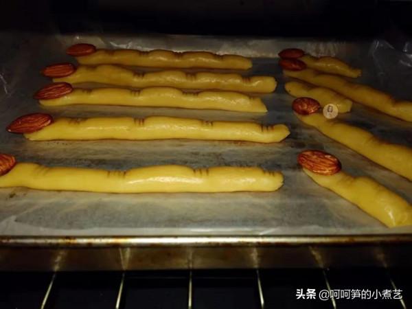 萬聖節到了,胖胖的女巫手指餅乾,好吃又有趣,和孩子一起過節 萬聖節到了,胖胖的女巫手指餅乾,好吃又有趣,和孩子一起過節