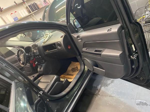 怪獸修車：翻新一輛“破爛不堪”的吉普指南者，滿血復活變新車