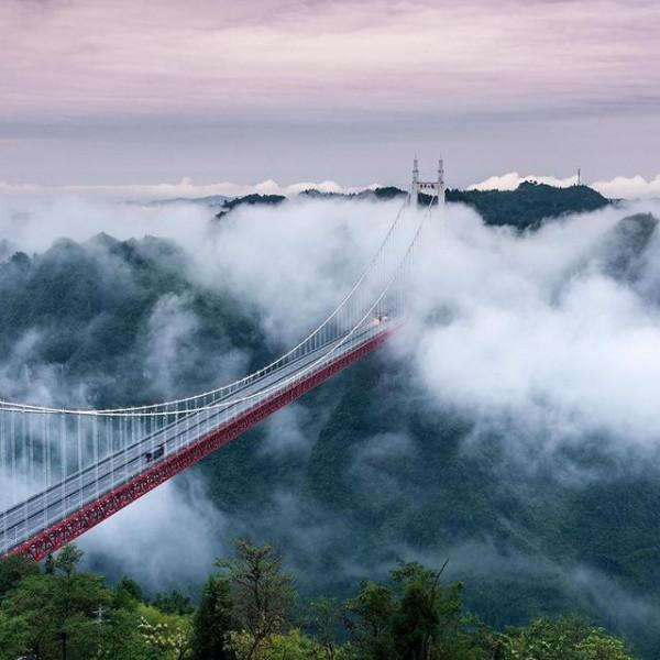 一聲巨響！斥資540億的大橋轟然倒塌，越南人：中國建橋術不行