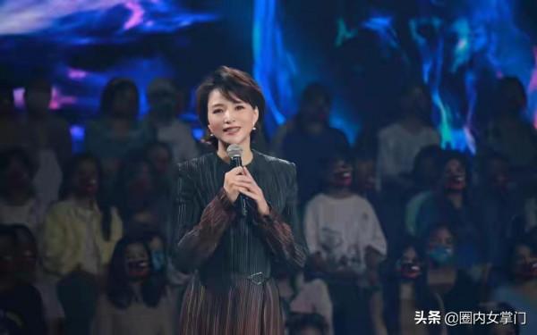 中國時尚盛典盛大開啟，央視主持人齊聚演繹東方美，董卿氣質最佳