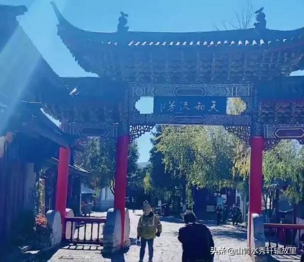 疫情後的麗江古城一條街