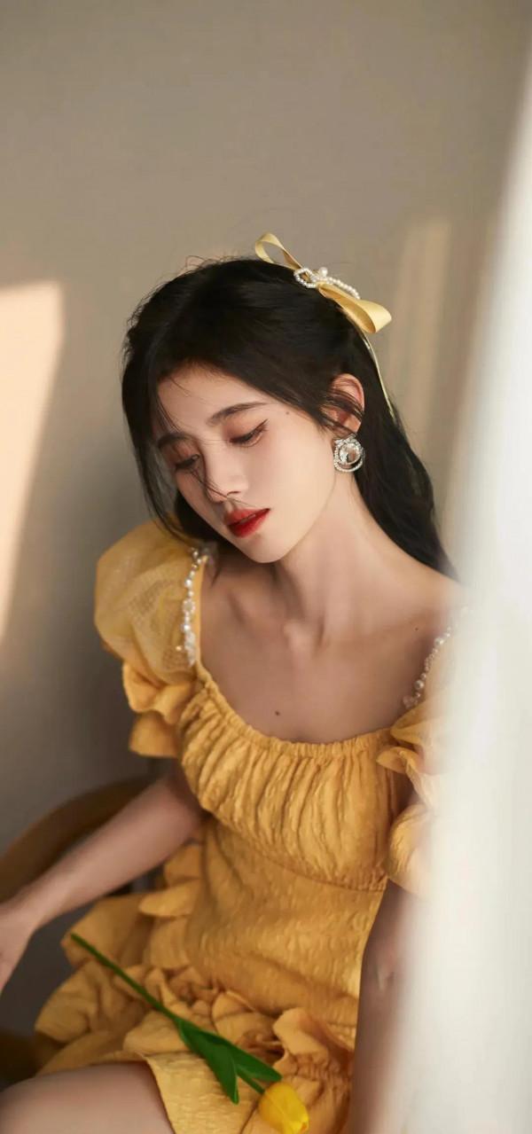 鞠婧禕 小黃裙 桌布 鞠婧禕 小黃裙 桌布