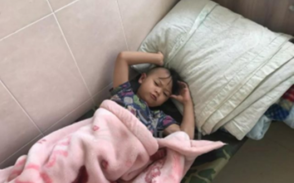 3年前父親意外癱瘓，4歲男孩獨自扛起家庭重擔，如今登上央視舞臺