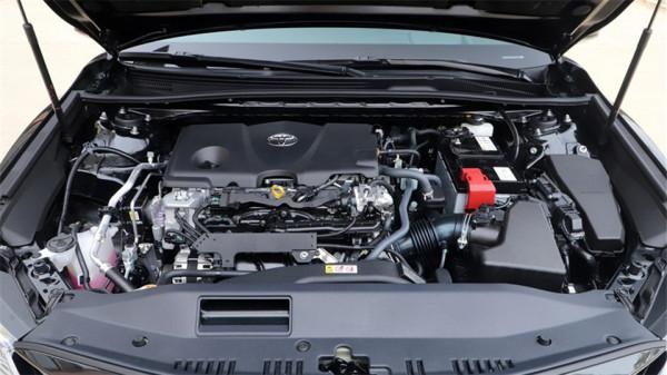 不愁賣的豐田凱美瑞，年前還多降3千元，全款買正合適？