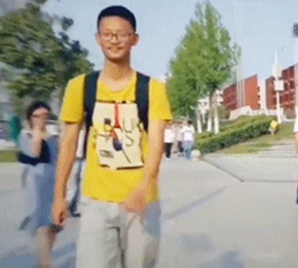 王恆傑：高考後跪地謝母，放棄985名校