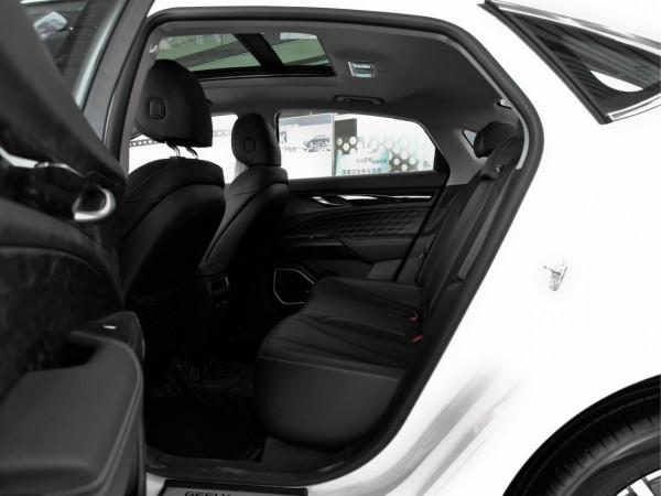 A級車價格的B級車，後排寬敞舒服油耗7.3L的高配車，實拍吉利博瑞