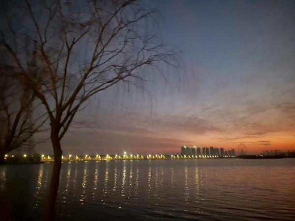 早晨的文亭湖，朝霞滿天