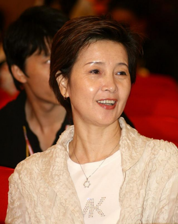 &OpenCurlyDoubleQuote;李小璐媽媽&rdquo;張偉欣：當年差點死在片場，女兒離婚成了她的痛