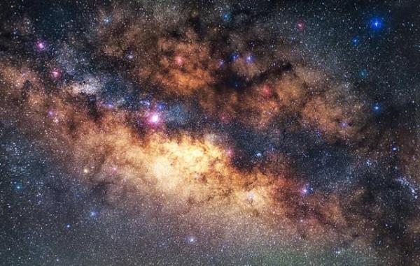 幾根&OpenCurlyDoubleQuote;柱子&rdquo;高5光年，哈勃望遠鏡發現它在崩塌，因為有&OpenCurlyDoubleQuote;蛀蟲&rdquo;