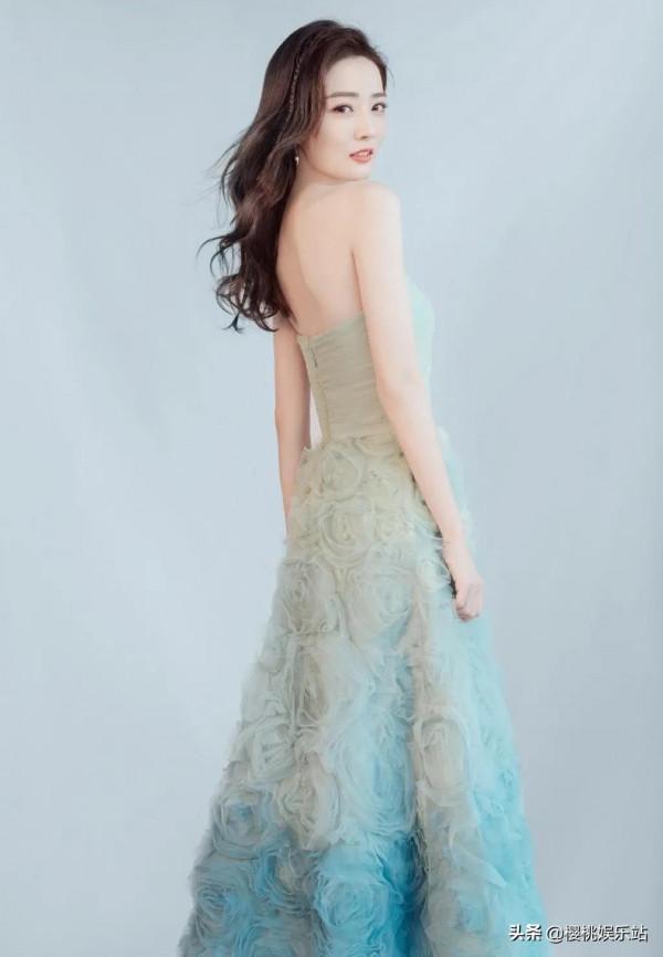 徐璐驚豔美圖,膚白有氣質,笑容甜美心動的感覺 徐璐驚豔美圖,膚白有氣質,笑容甜美心動的感覺