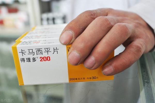 治療癲癇的首選藥物,卡馬西平,也是三叉神經痛的首選 治療癲癇的首選藥物,卡馬西平,也是三叉神經痛的首選