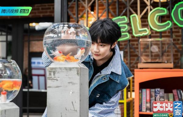 《大夥之家》有主題有笑點,但張紹剛為了主題曲解鹿晗意思太尷尬 《大夥之家》有主題有笑點,但張紹剛為了主題曲解鹿晗意思太尷尬