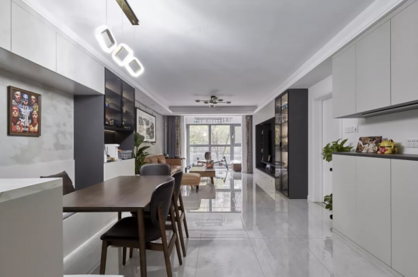 135㎡的家75㎡收納，放著好好的房子不住，到底怎麼想的？