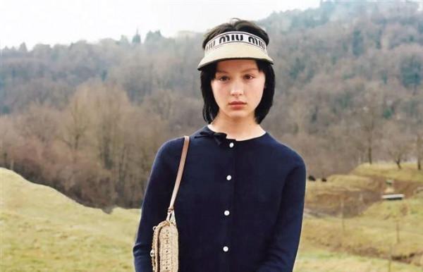 時尚中國丨實用又時髦的海邊度假裝備,讓你的假日Style更愜意美好 時尚中國丨實用又時髦的海邊度假裝備,讓你的假日Style更愜意美好