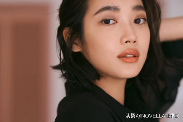 穿黑色外衣的如何搭配妝容