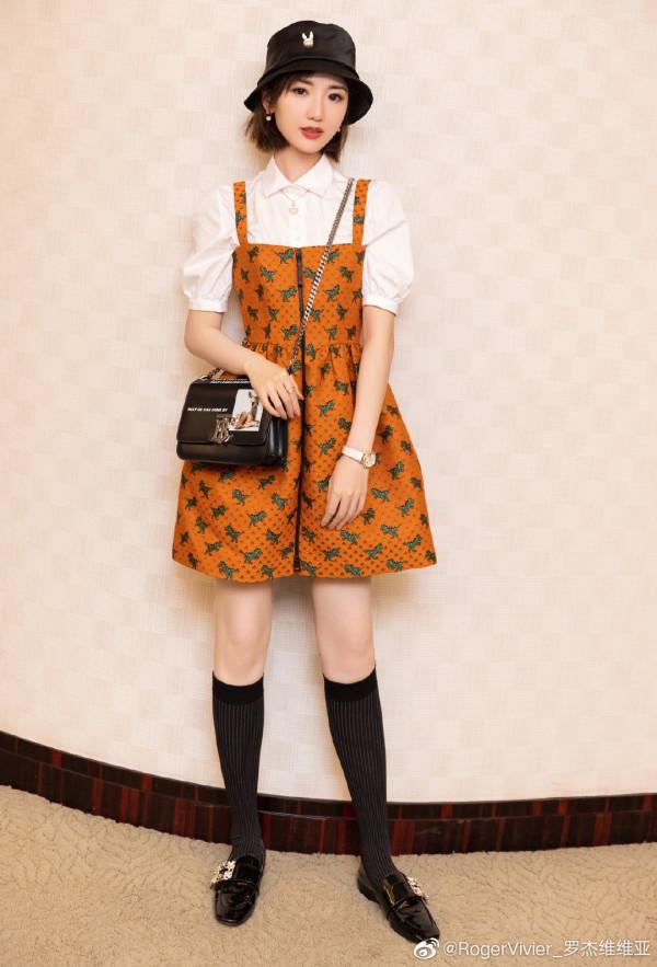 明星穿什麼——冬日必備單品小腿襪 明星穿什麼——冬日必備單品小腿襪