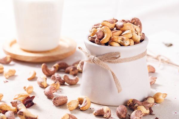 入冬後，若是不差錢，多給孩子買5樣乾果，營養豐富又好吃