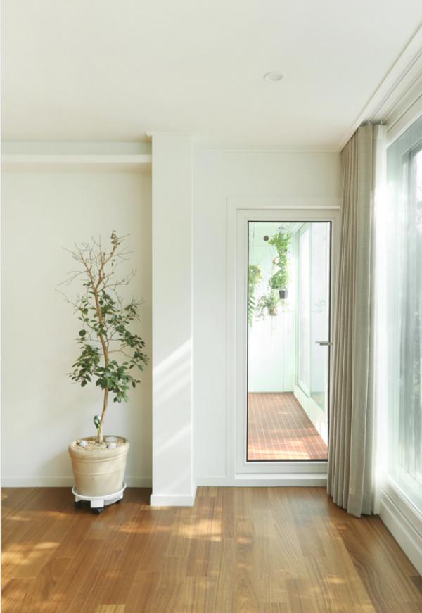 80後夫妻的家，成了二手房改造的模板，扔掉雜物讓生活節奏慢下來