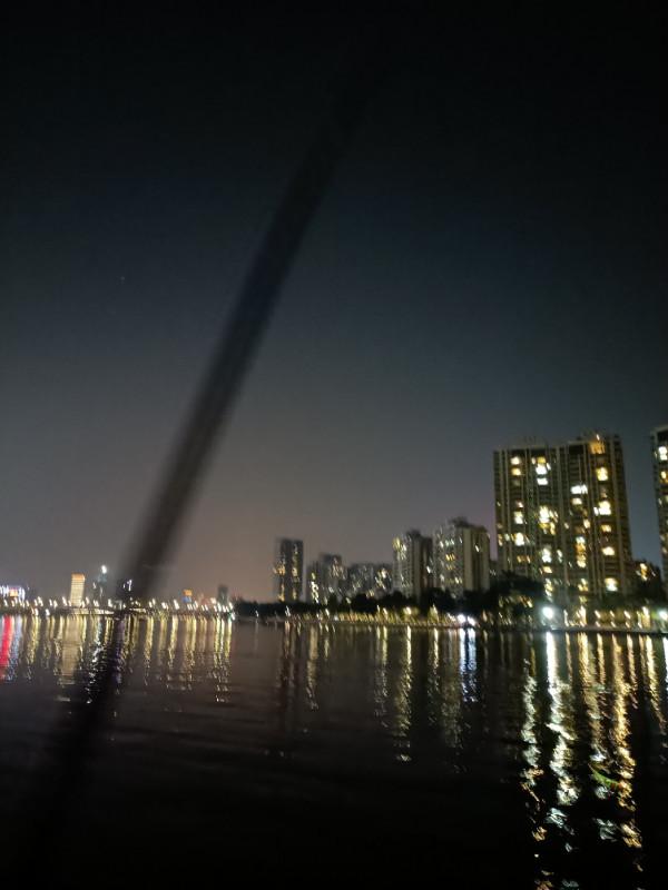 野釣河邊喜獲麥鯪，無人機組合圖案勝比煙火